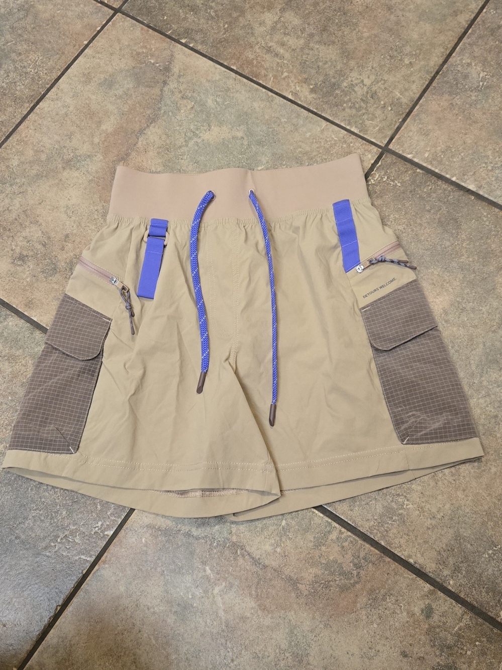 Lululemon Multi-Pocket Cargo High-Rise Hiking Shorts 5” Pink Clay Size 2